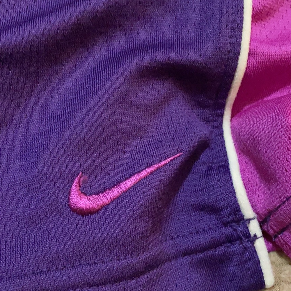 Nike - Picture 2 of 3